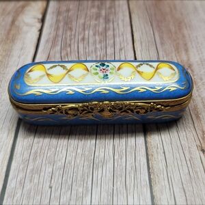Limoges Peint Main Floral Ribbon Needle/Pin Holder Trinket Box